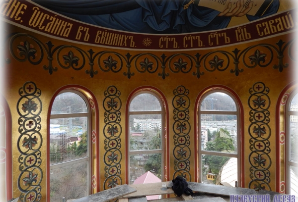 Орнаменты в барабане храма